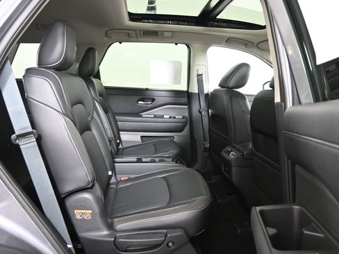 Used 2024 Nissan Pathfinder SL w/ SL Premium Package AWD/4WD image 15