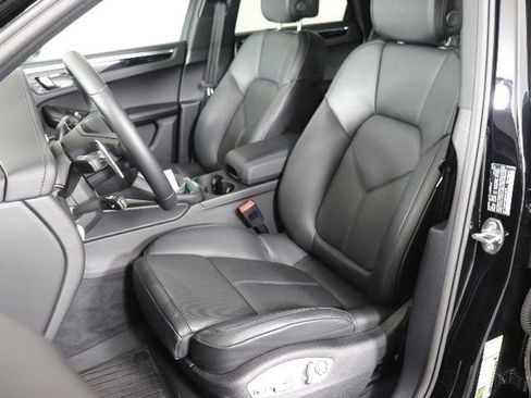 Used 2025 Porsche Macan image 4