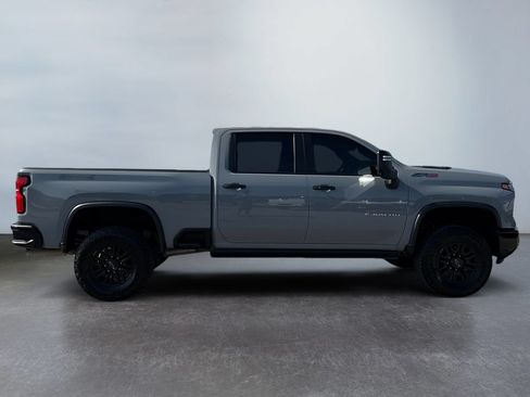 Used 2025 Chevrolet Silverado 2500 ZR2 w/ Technology Package AWD/4WD image 2