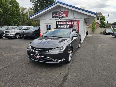 Used 2016 Chrysler 200 Limited w/ Convenience Group FWD image 4