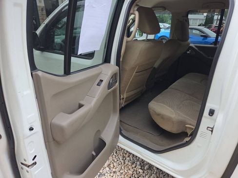Used 2015 Nissan Frontier SV AWD/4WD image 15