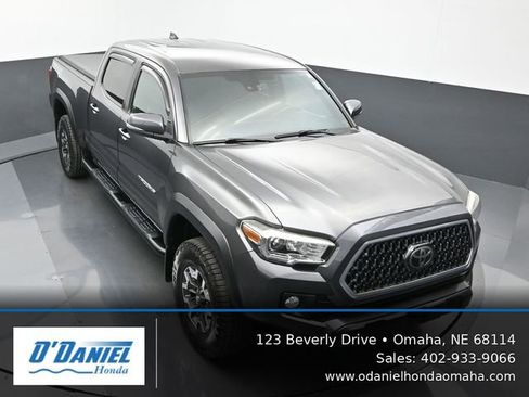 Used 2018 Toyota Tacoma TRD Off-Road w/ Technology Package AWD/4WD image 20