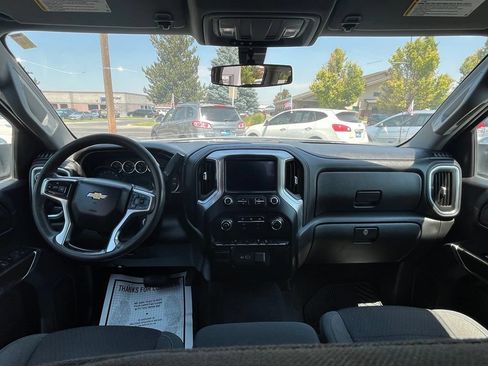 Used 2019 Chevrolet Silverado 1500 LT w/ Z71 Off-Road Package AWD/4WD image 12