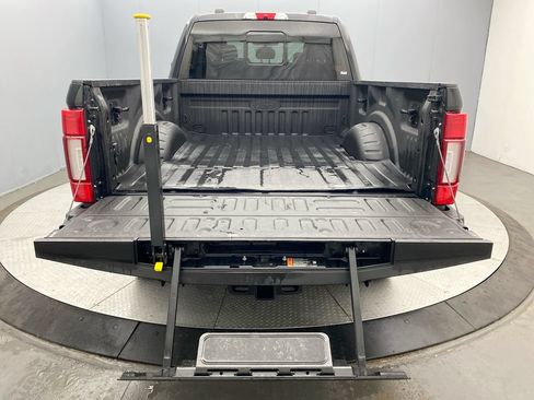 Used 2022 Ford F250 Lariat w/ Black Appearance Package AWD/4WD image 25