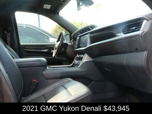 Used 2021 GMC Yukon Denali w/ Denali Premium Package image 4