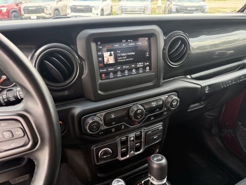 Used 2021 Jeep Wrangler Unlimited Sport image 19