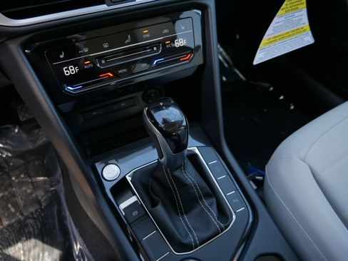 New 2026 Volkswagen Taos SE image 9