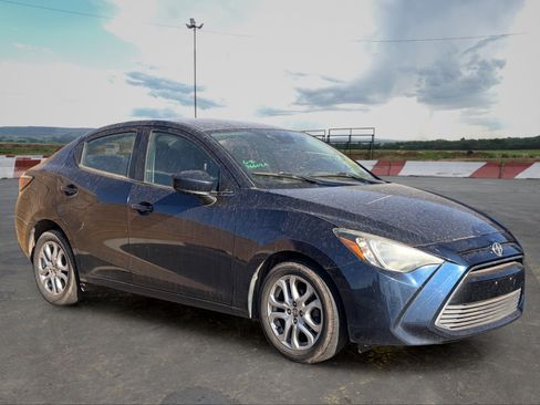 Used 2016 Scion iA FWD image 2