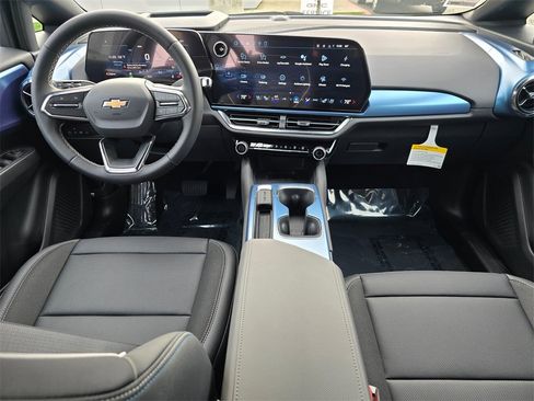 New 2026 Chevrolet Equinox EV LT image 20