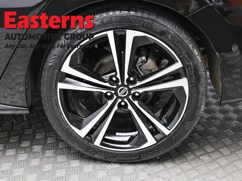 Used 2023 Nissan Sentra SR w/ SR Premium Package image 9