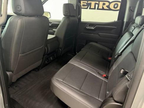 Used 2025 GMC Sierra 1500 SLT AWD/4WD image 24
