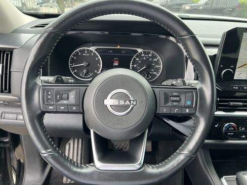 Used 2023 Nissan Pathfinder SL w/ Black Appearance Package FWD image 5