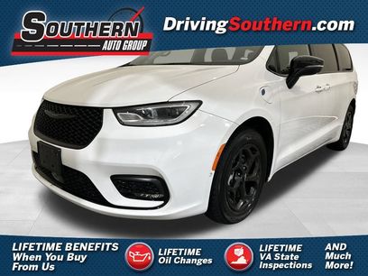 Used 2024 Chrysler Pacifica Select