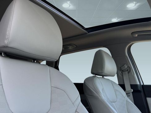Used 2025 Kia Sorento S w/ Panoramic Sunroof Package FWD image 24