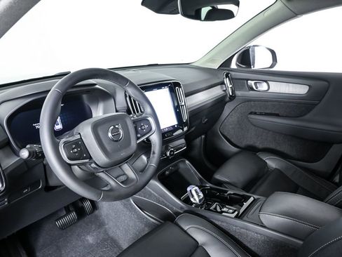 Certified 2023 Volvo XC40 B5 Plus w/ Protection Package Premier image 6