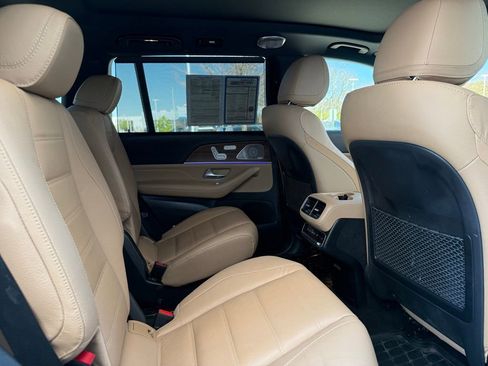 Used 2024 Mercedes-Benz GLS 450 4MATIC image 32