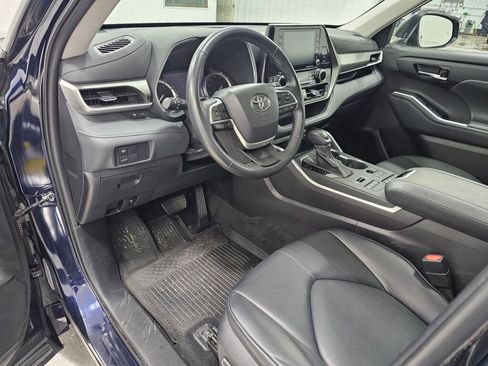 Used 2022 Toyota Highlander XLE image 35