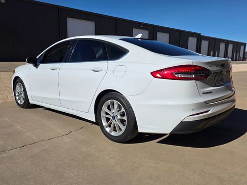 Used 2019 Ford Fusion SE image 3