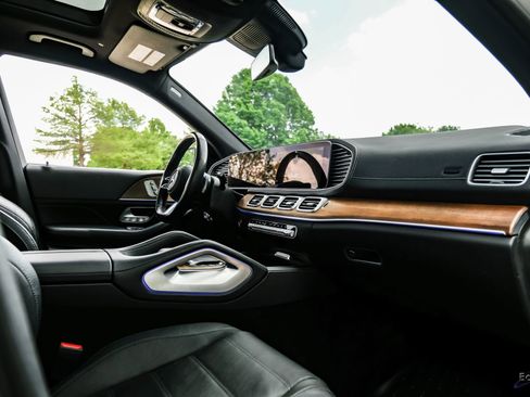 Used 2025 Mercedes-Benz GLS 580 4MATIC image 44