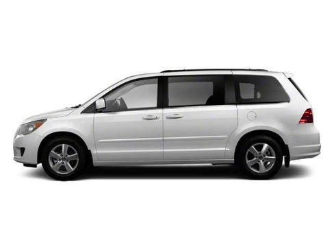 Used 2010 Volkswagen Routan SE image 3