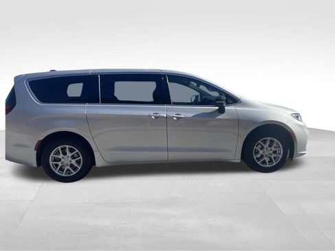New 2026 Chrysler Pacifica Select FWD image 4