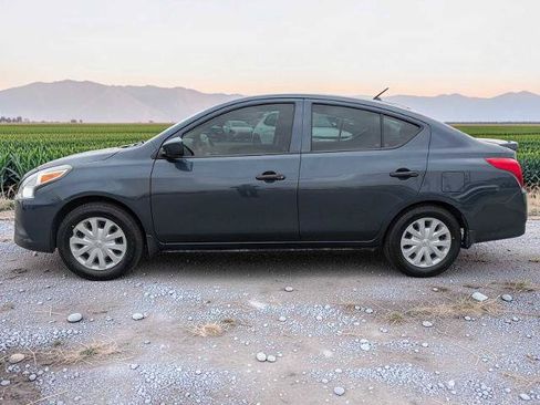 Used 2017 Nissan Versa S Plus FWD image 3