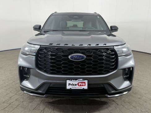 Used 2025 Ford Explorer ST-Line w/ ST-Line Street Pack AWD/4WD image 2