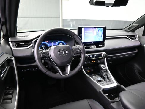 Used 2024 Toyota RAV4 XSE AWD/4WD image 18