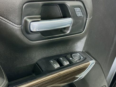 Used 2019 Chevrolet Silverado 1500 RST image 18