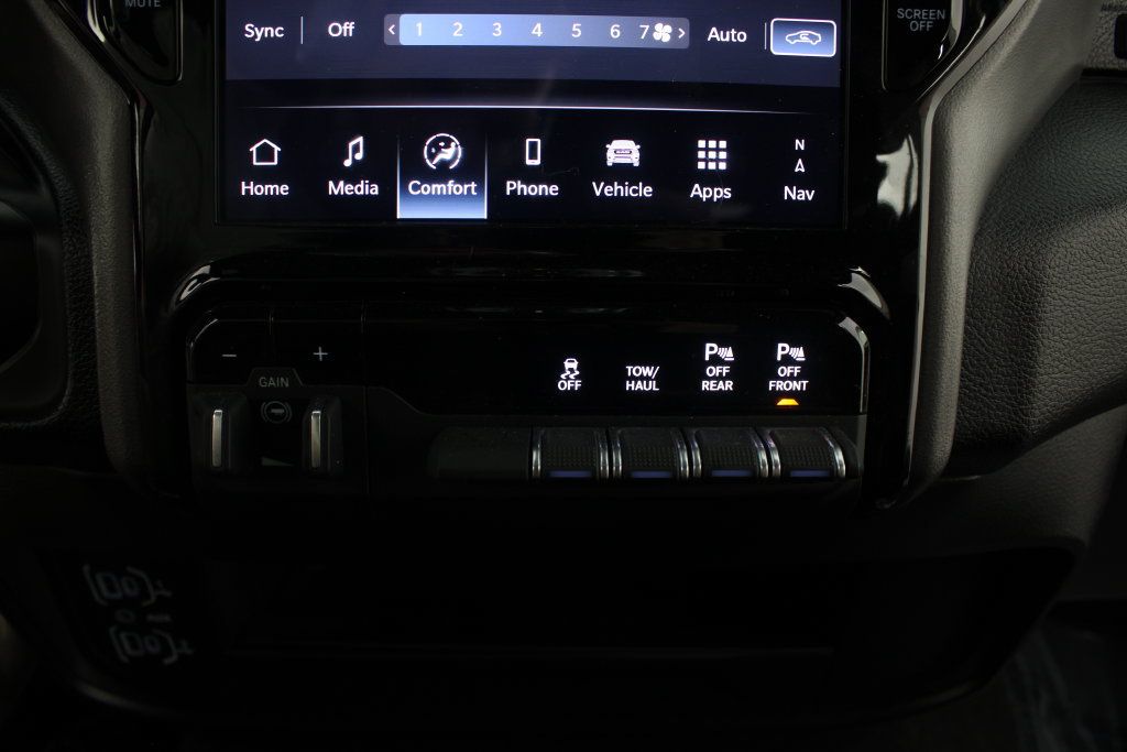 Used 2026 RAM 2500 Big Horn AWD/4WD image 6
