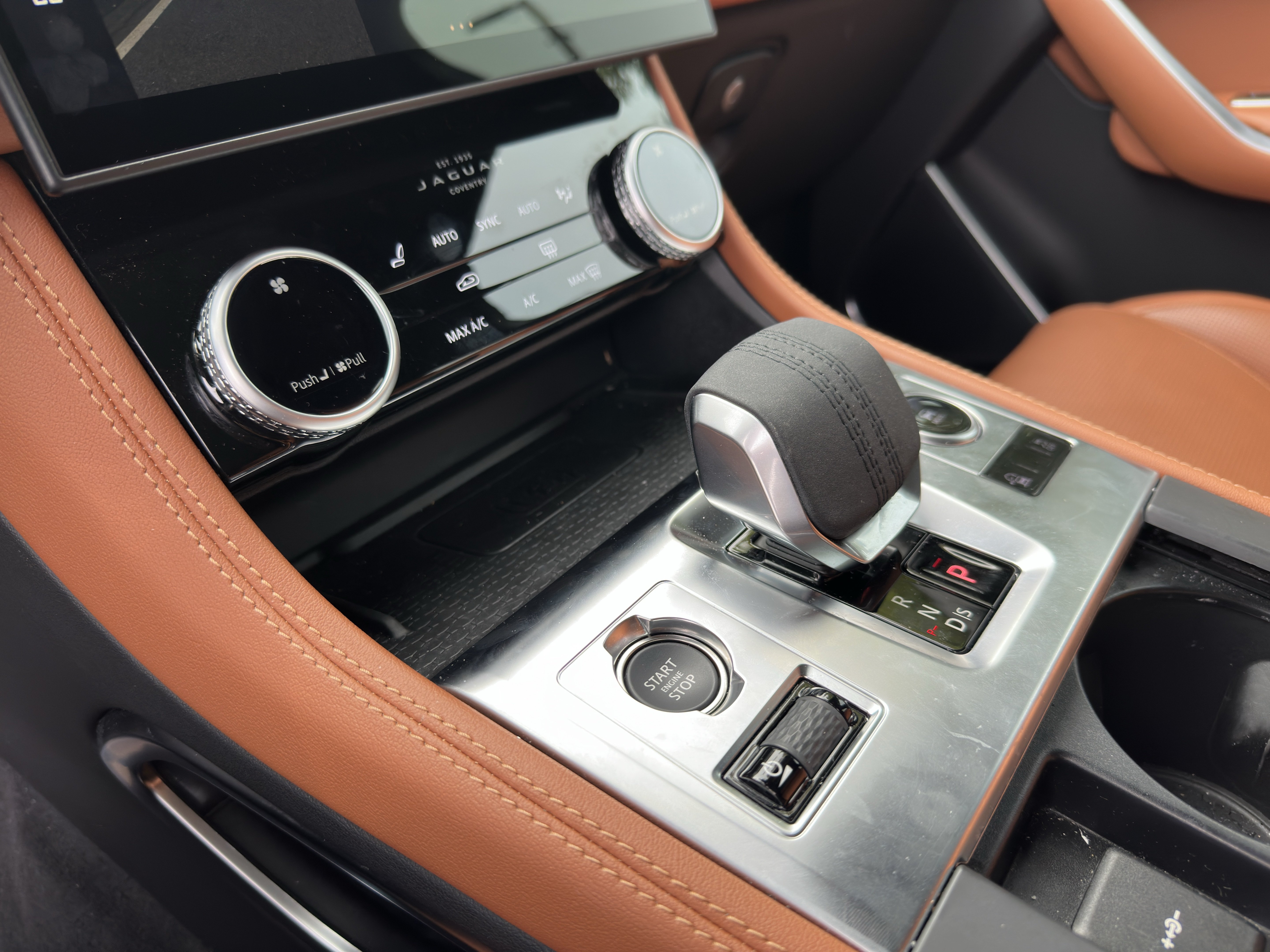 Certified 2026 Jaguar F-PACE R-Dynamic S AWD/4WD image 21