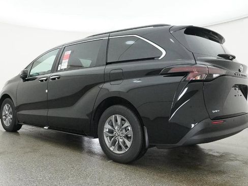 New 2026 Toyota Sienna XLE FWD image 15