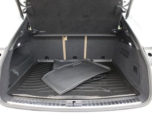 Certified 2023 Porsche Cayenne Platinum Edition image 39