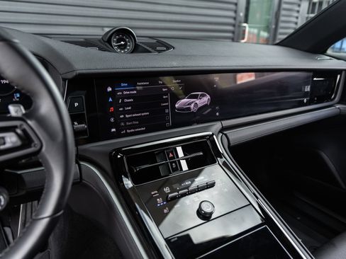 Certified 2025 Porsche Panamera image 29