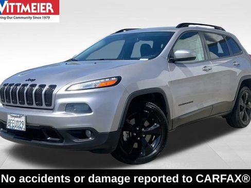 Used 2018 Jeep Cherokee Latitude w/ Altitude Package FWD image 1