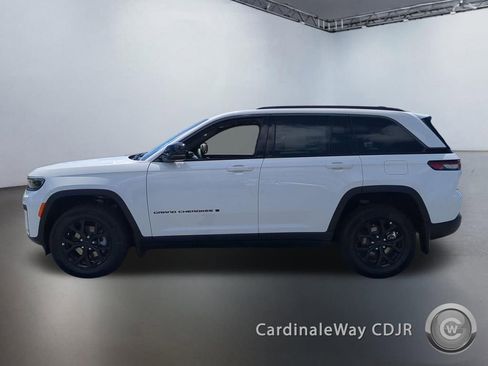 New 2026 Jeep Grand Cherokee Altitude AWD/4WD image 5