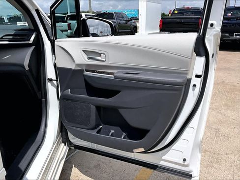 Used 2021 Toyota Sienna XLE FWD image 23