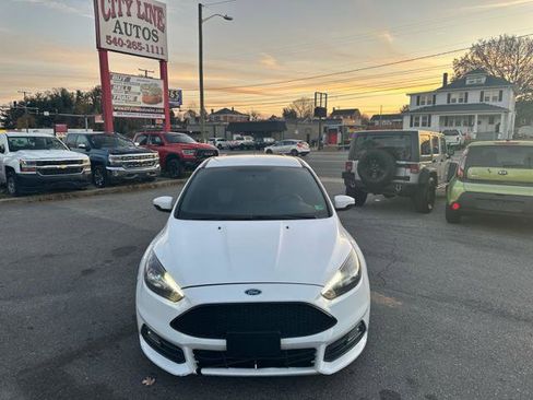 Used 2018 Ford Focus ST image 3