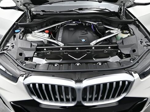 New 2026 BMW X5 xDrive40i w/ M Sport Package image 18