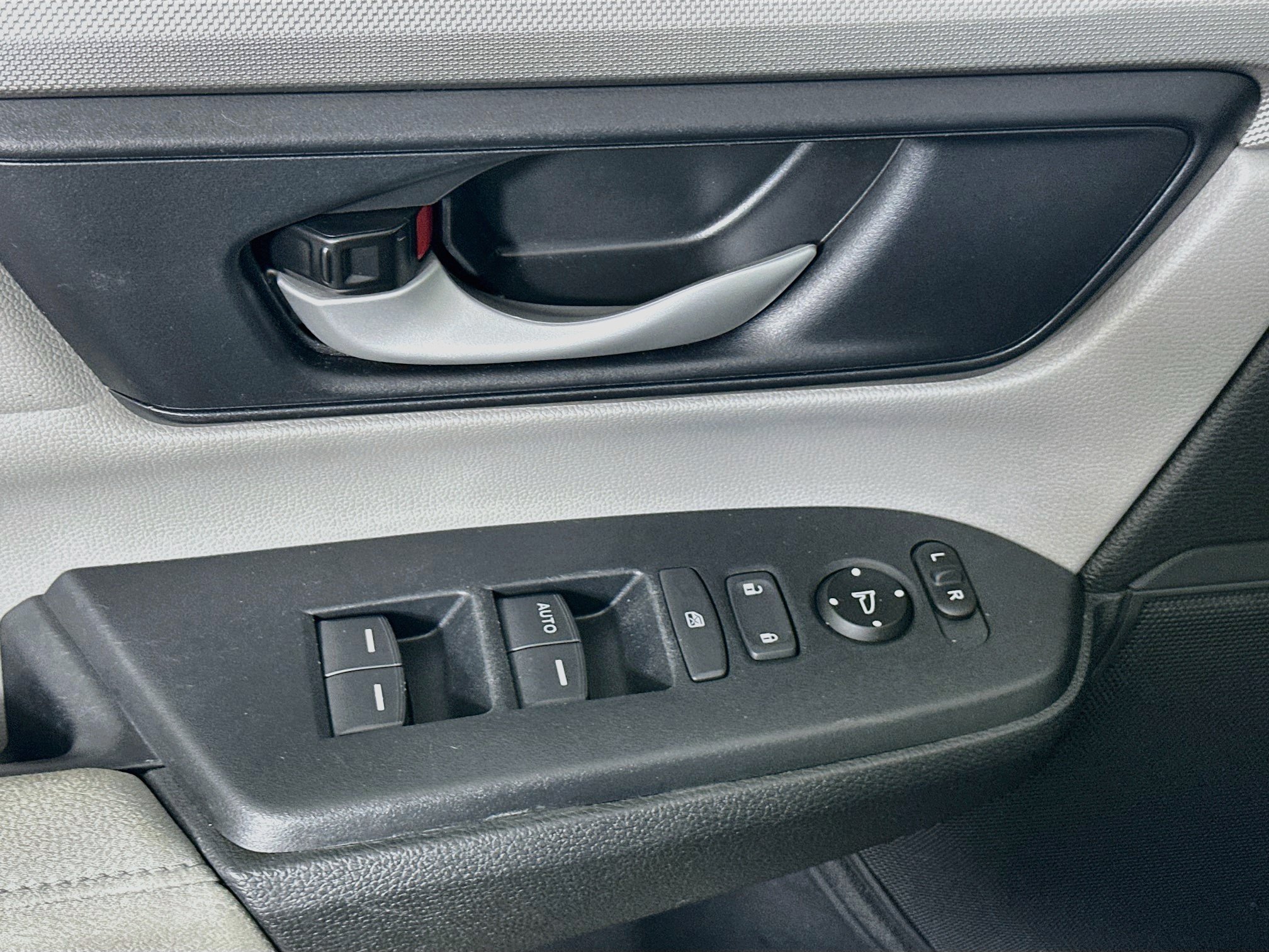 Used 2020 Honda CR-V LX image 15