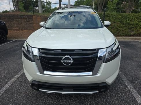 Used 2023 Nissan Pathfinder Platinum AWD/4WD image 2