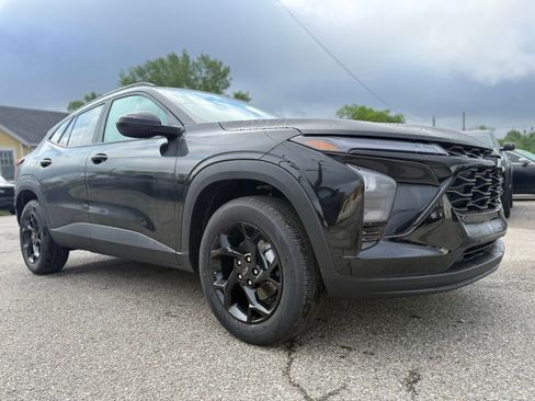 New 2026 Chevrolet Trax LT w/ Driver Confidence Package FWD image 8