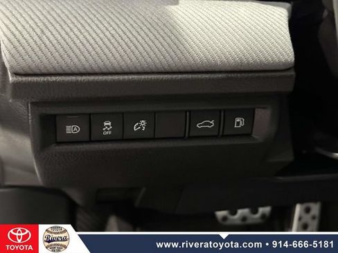 Used 2025 Toyota Camry SE w/ Convenience Package FWD image 20