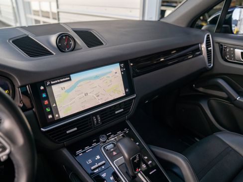 Used 2022 Porsche Cayenne image 17