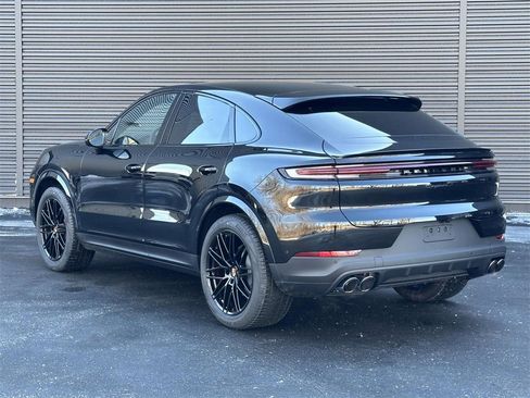 New 2026 Porsche Cayenne S image 3