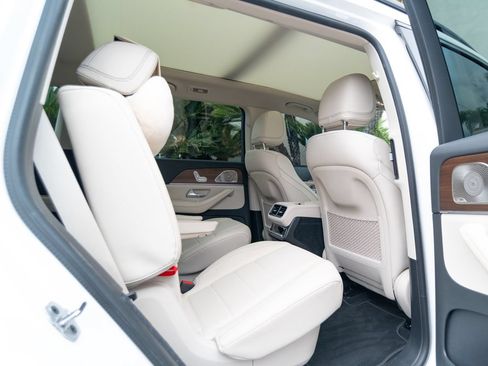 Used 2023 Mercedes-Benz GLS 450 4MATIC image 33