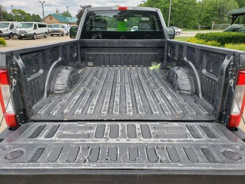 Used 2018 Ford F250 XL w/ Power Equipment Group RWD image 5