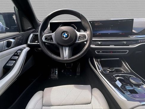 Used 2023 BMW X7 xDrive40i w/ M Sport Package AWD/4WD image 8