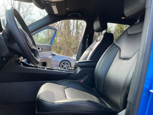 Used 2025 Jeep Compass Limited image 28