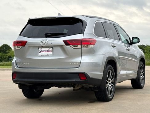 Used 2017 Toyota Highlander SE AWD/4WD image 8